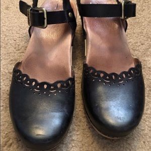 Dansko Marta Closed toe Singback